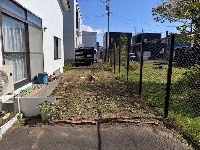 庭木全伐採後(正面から撮影)
